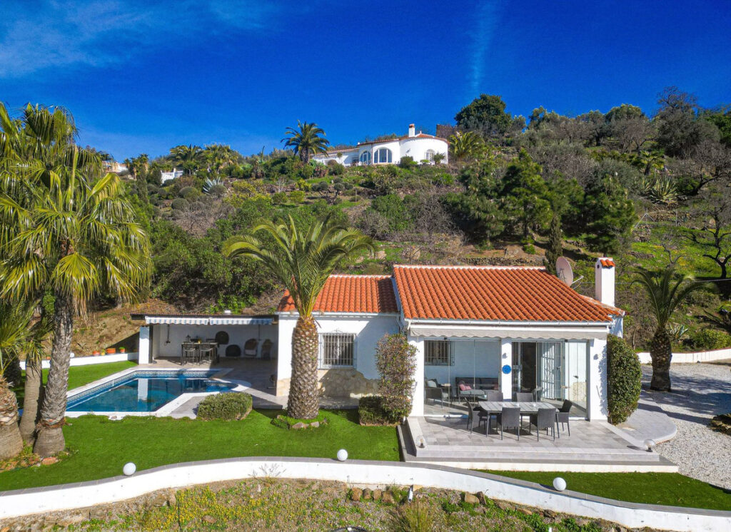 Detached Villa Arenas