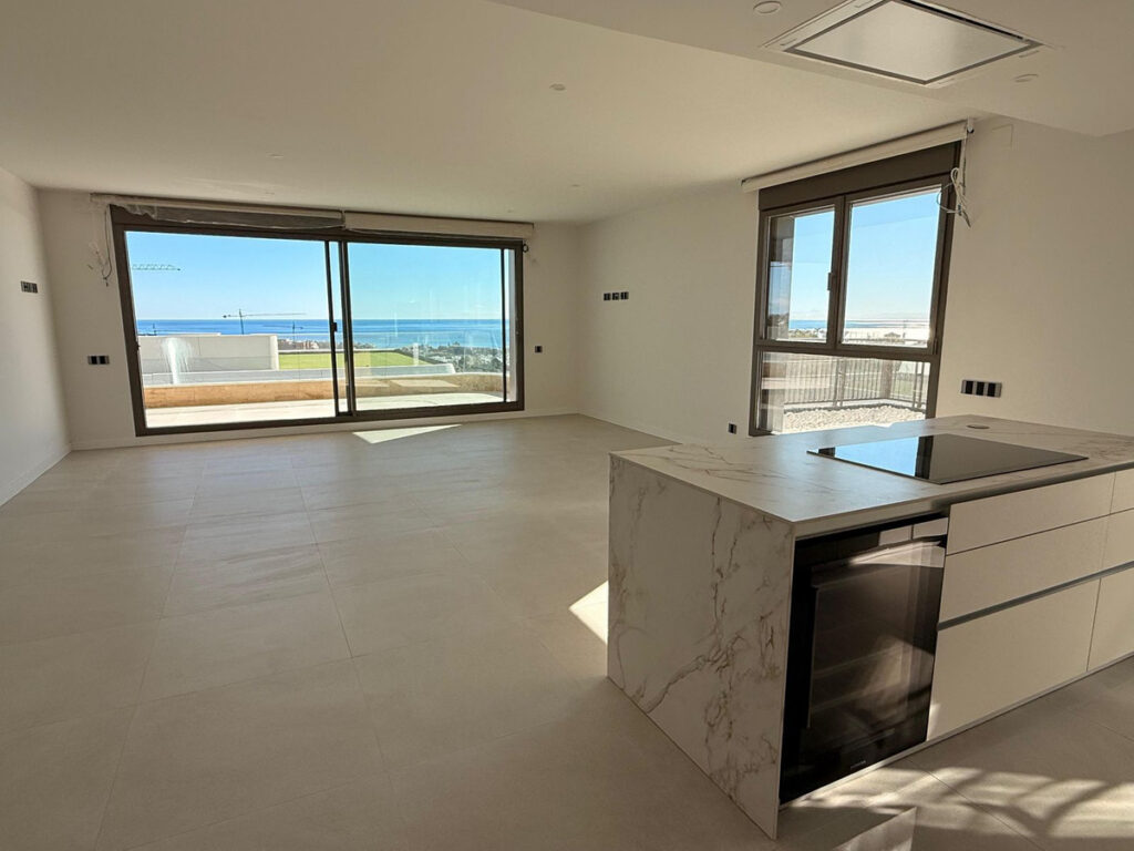 Middle Floor Apartment New Golden Mile
