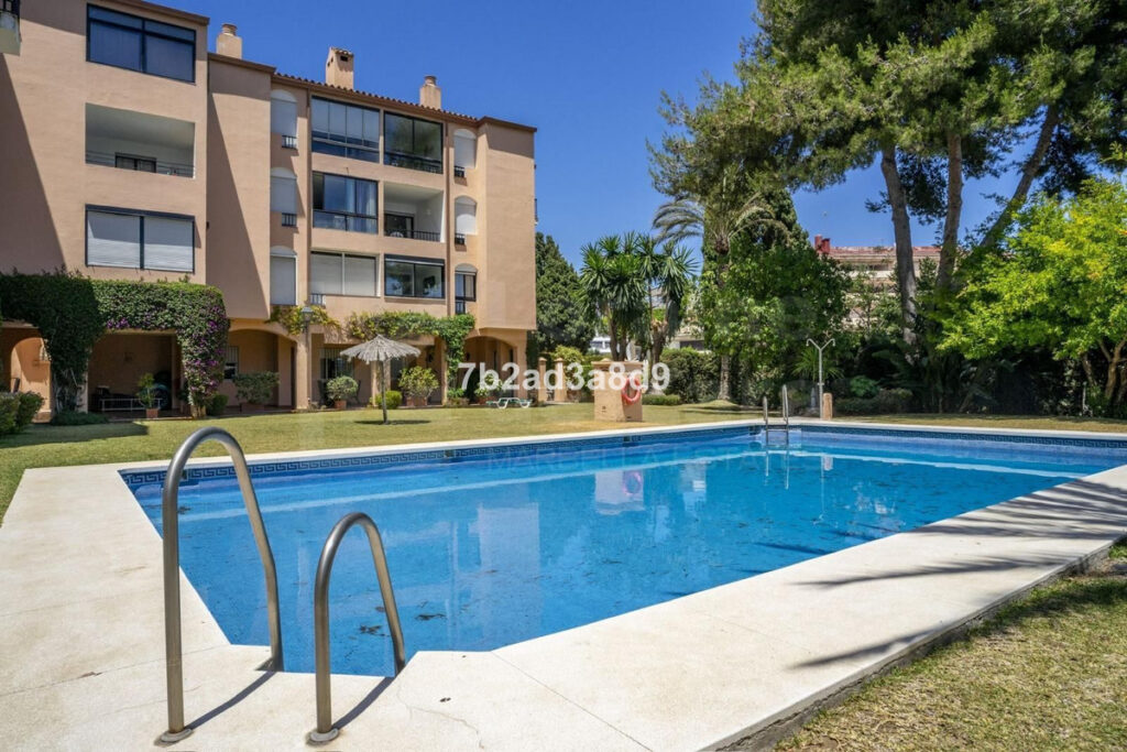 Middle Floor Apartment Puerto Banús