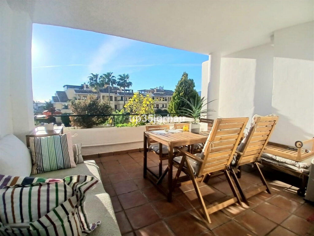 Middle Floor Apartment Estepona
