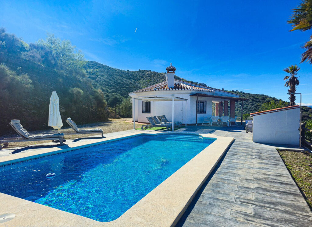 Detached Villa Arenas