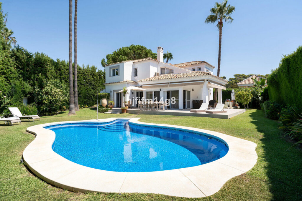 Detached Villa Nueva Andalucía