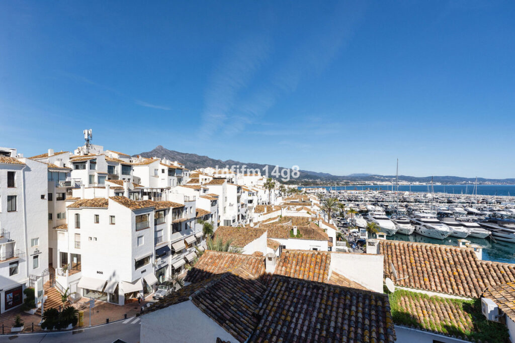 Middle Floor Apartment Puerto Banús