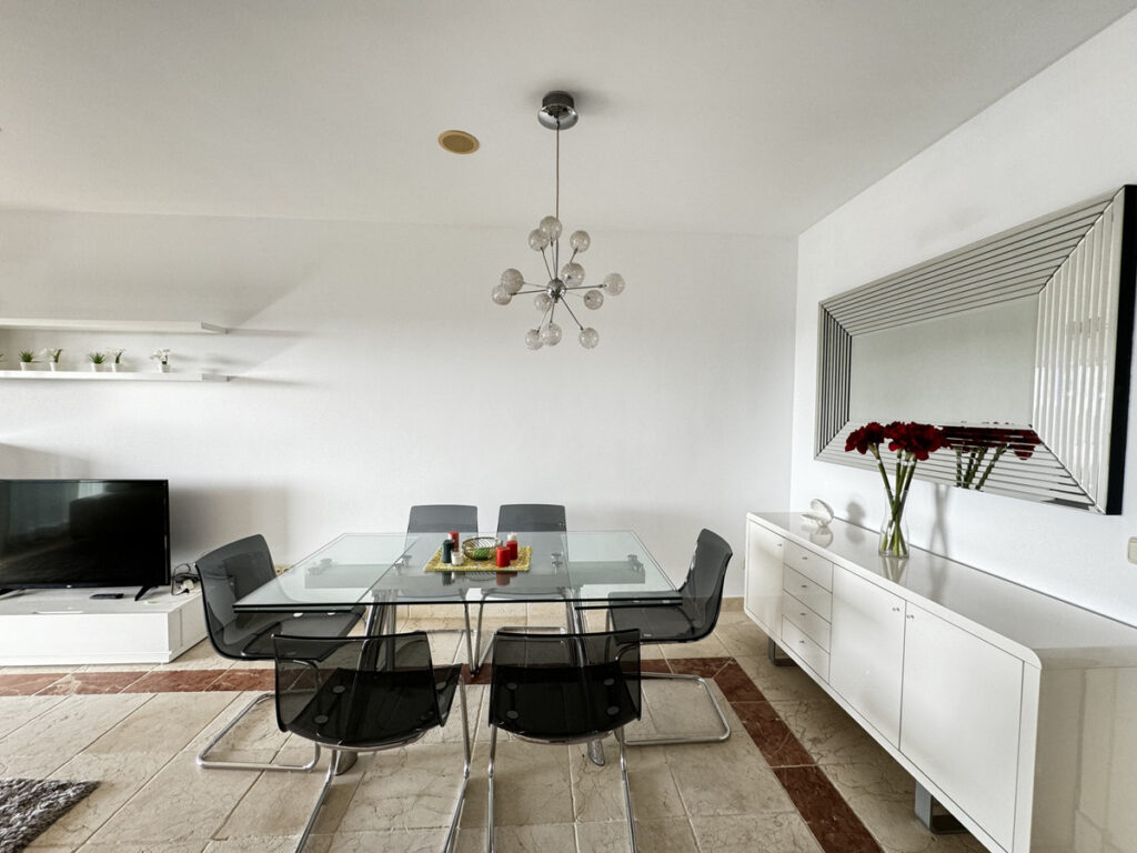 Middle Floor Apartment Estepona