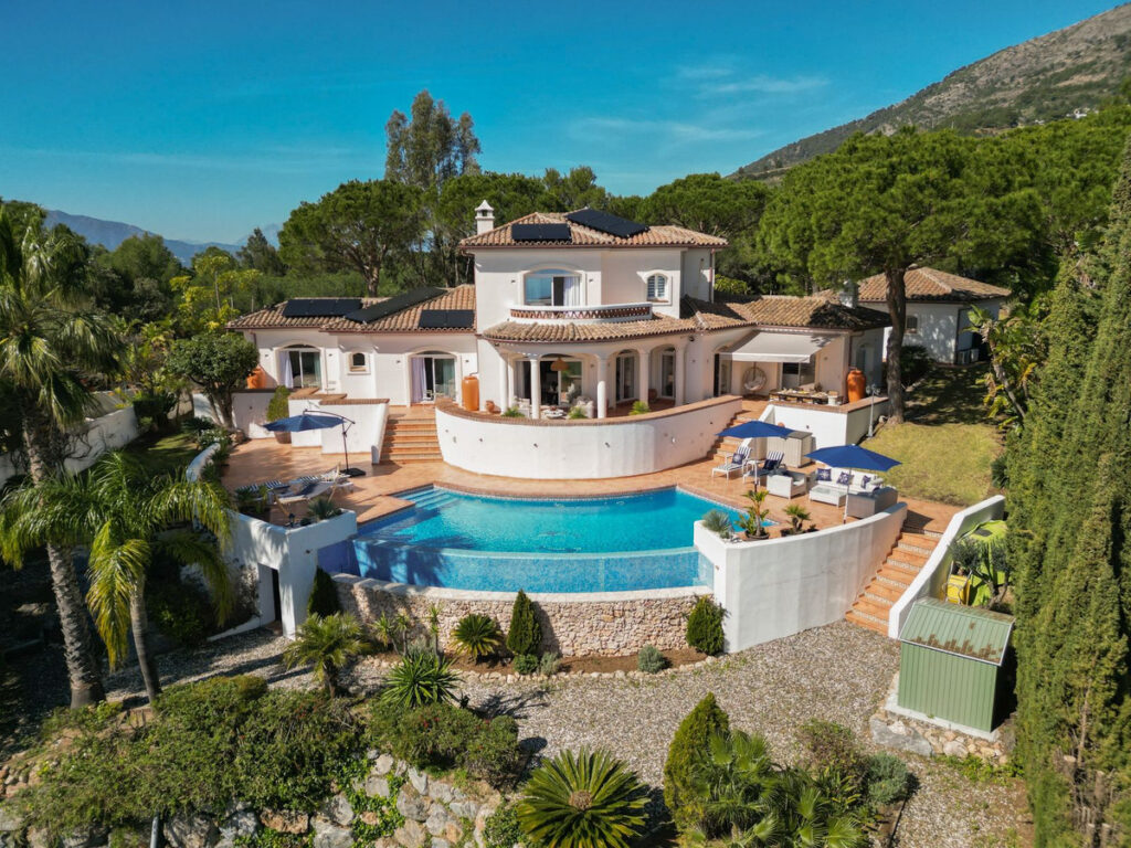 Detached Villa Valtocado