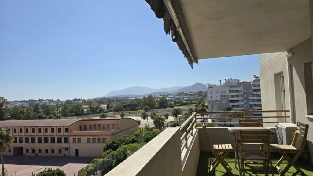 Middle Floor Apartment La Campana