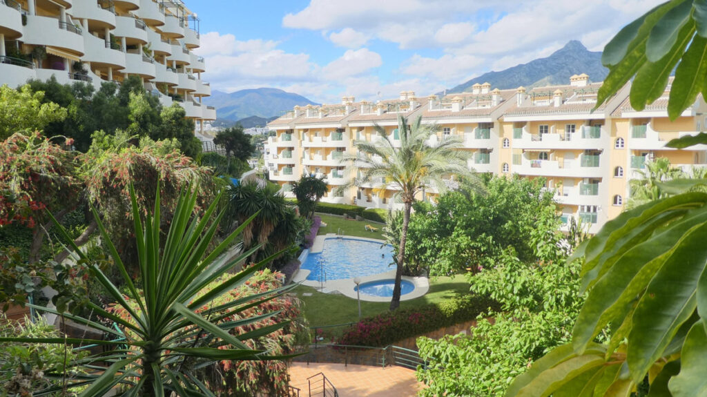Middle Floor Apartment Nueva Andalucía