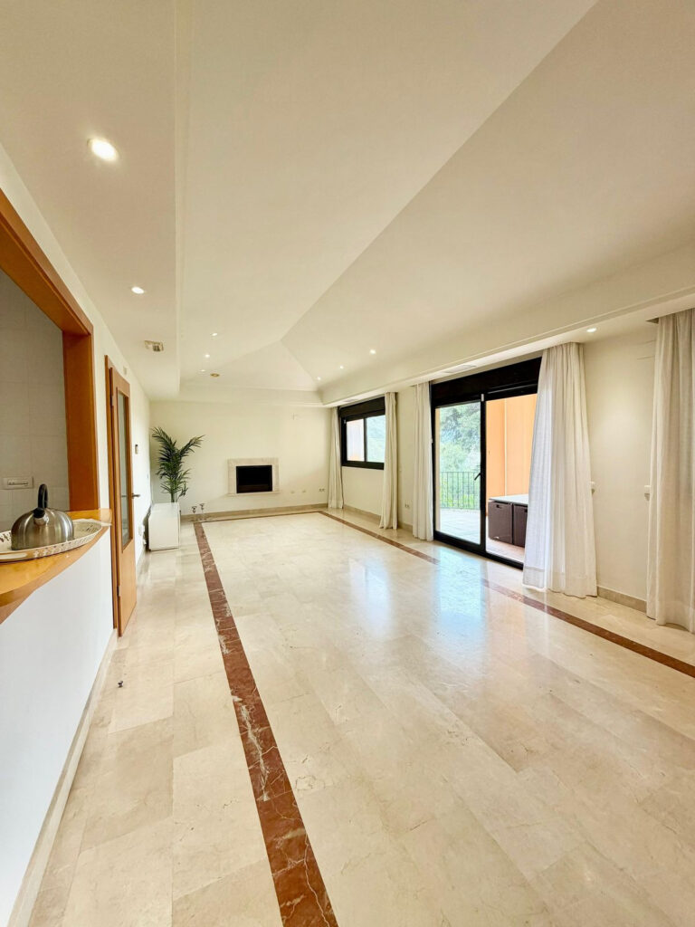 Top Floor Apartment Puerto Banús