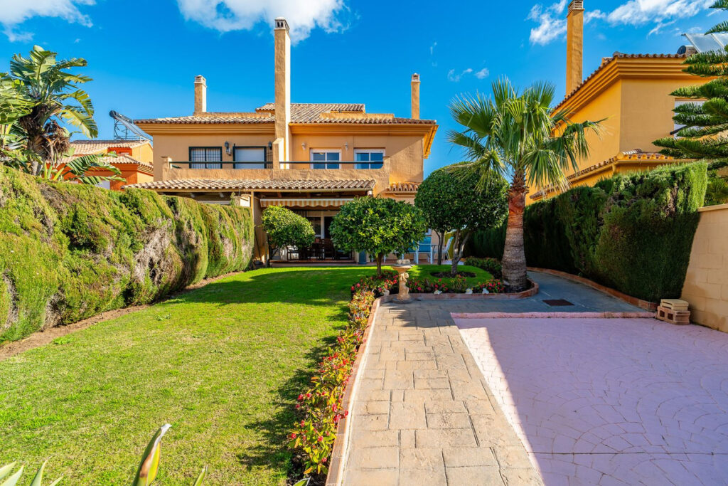 Semi-Detached House Riviera del Sol