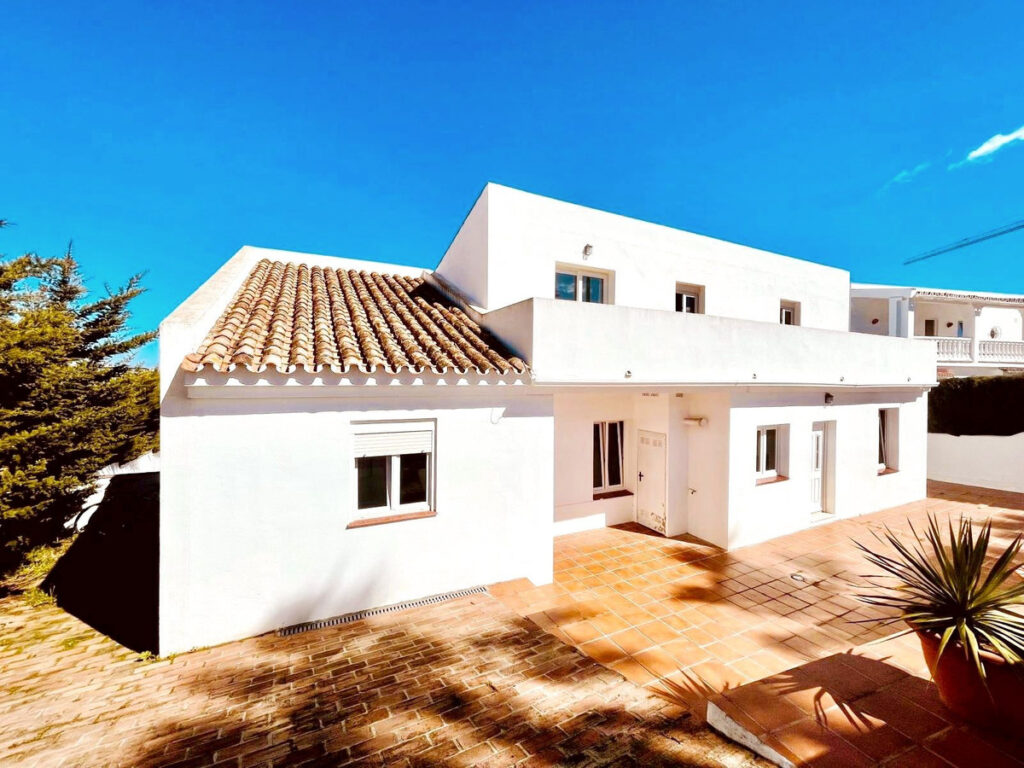 Detached Villa La Duquesa