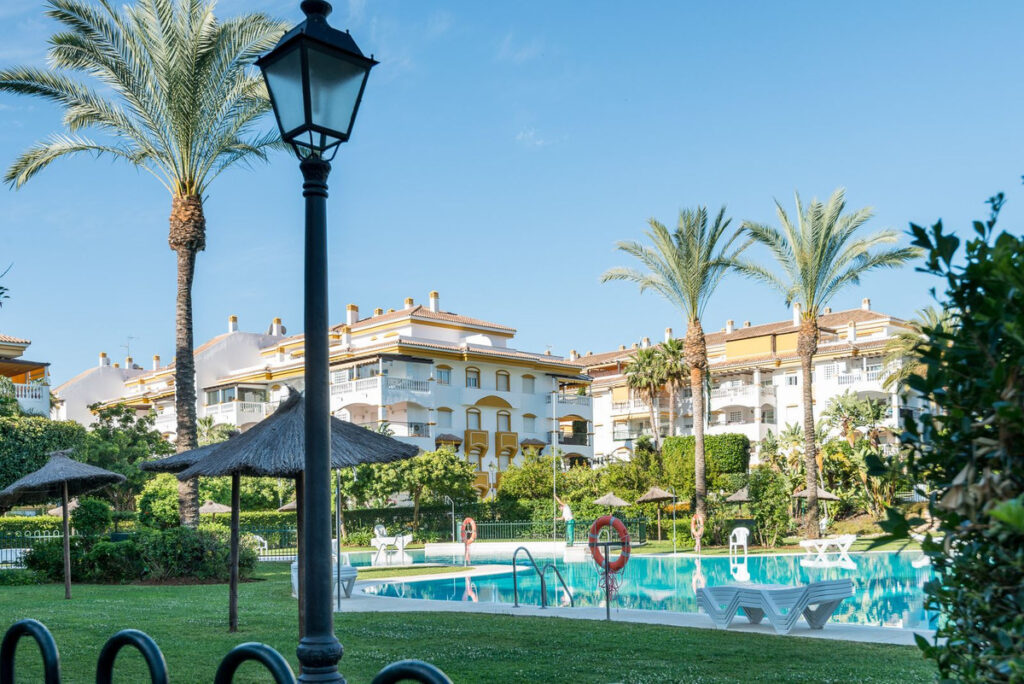 Middle Floor Apartment Nueva Andalucía