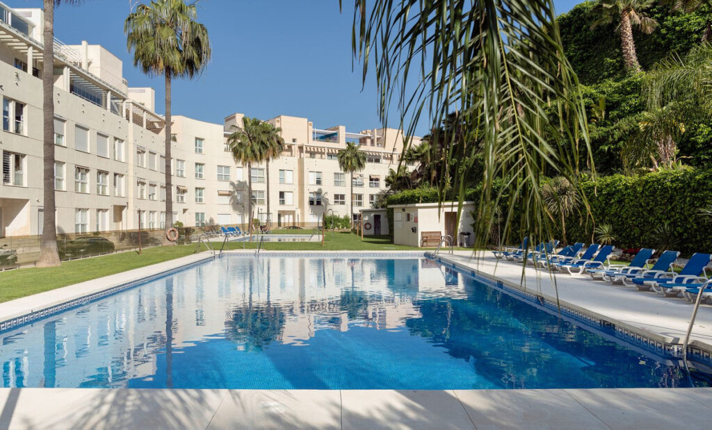 Middle Floor Apartment Nueva Andalucía