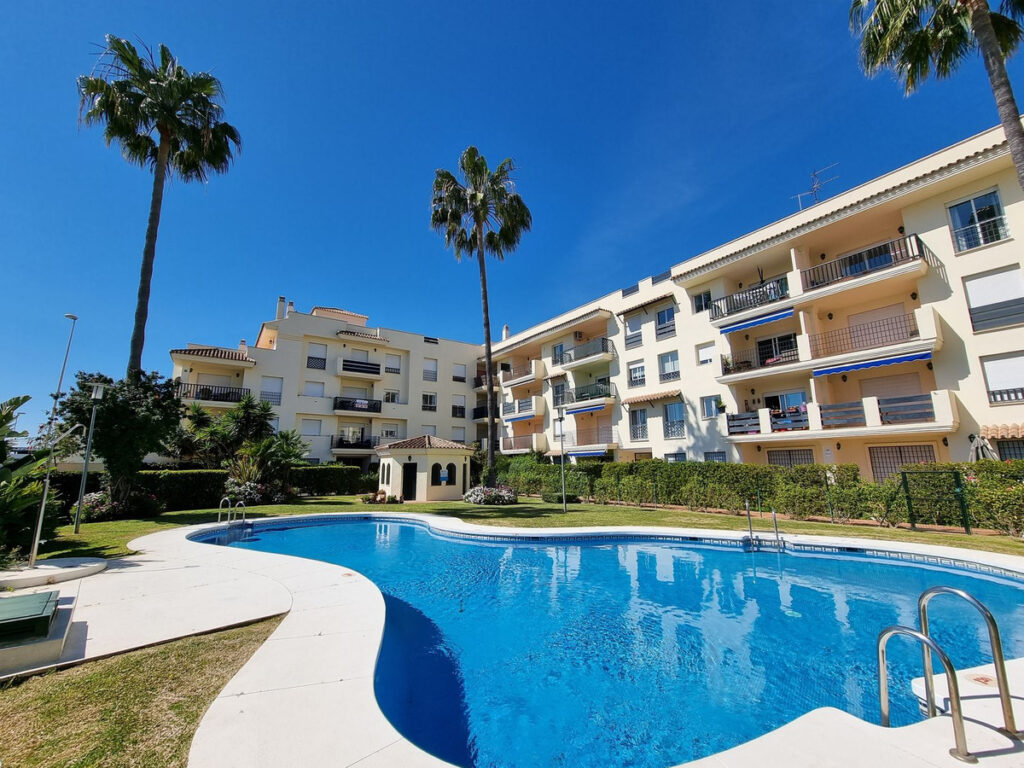 Middle Floor Apartment Nueva Andalucía