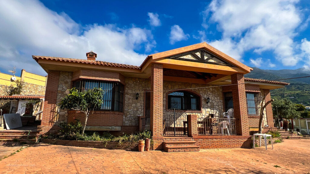 Detached Villa Valtocado