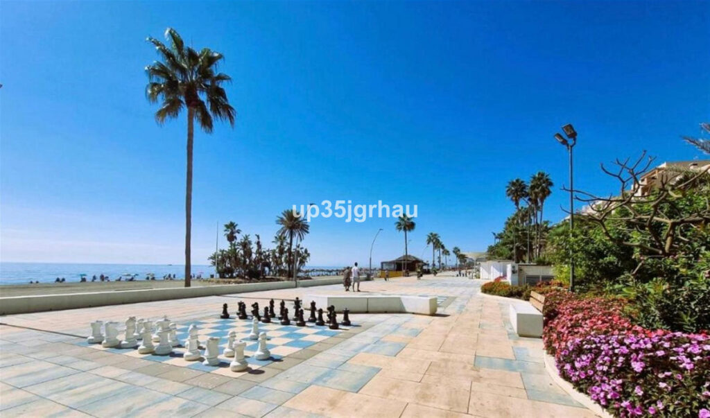 Middle Floor Apartment Estepona
