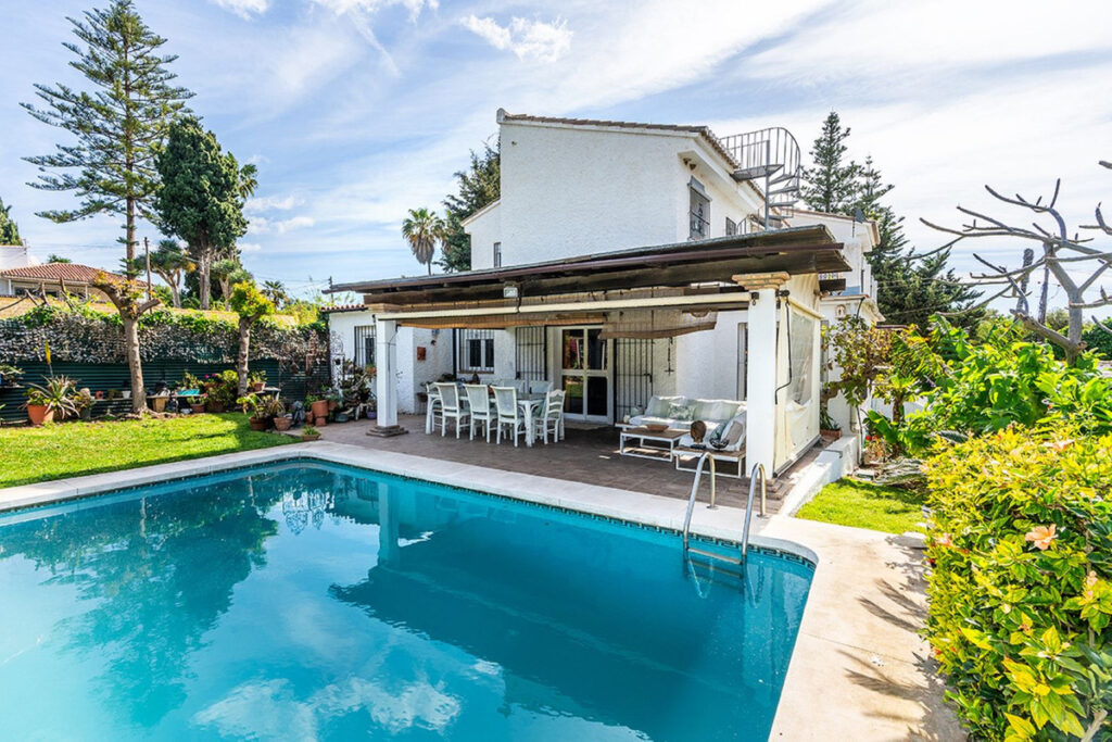 Detached Villa Río Real