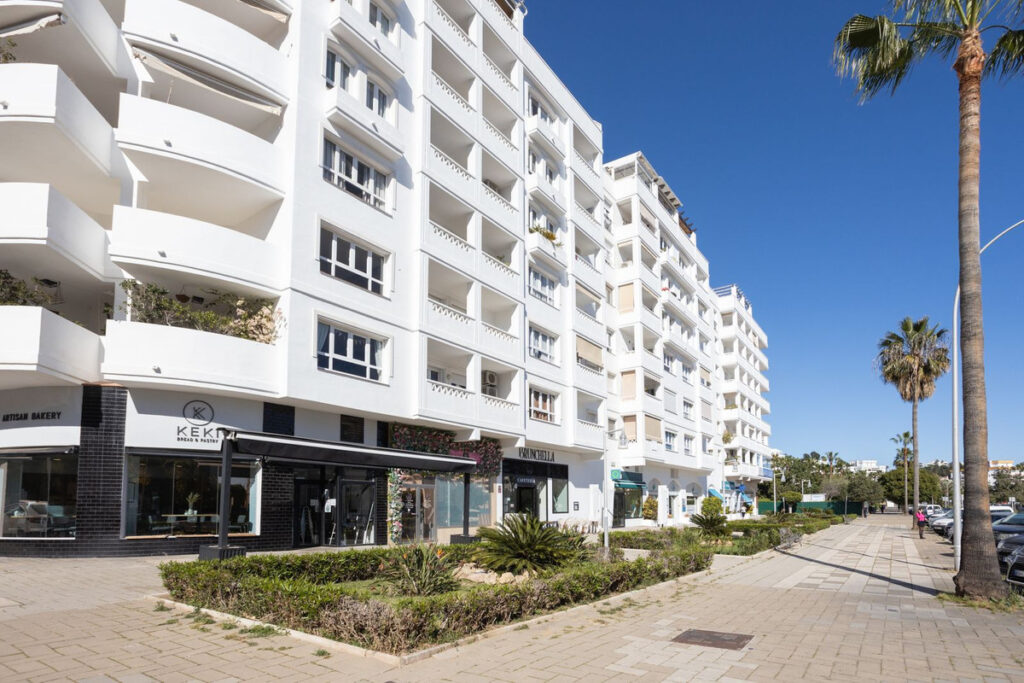 Middle Floor Apartment La Campana