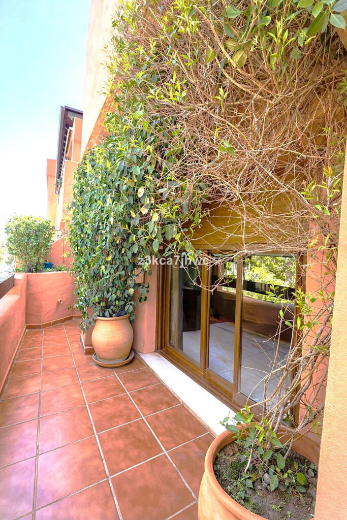 Middle Floor Apartment Estepona
