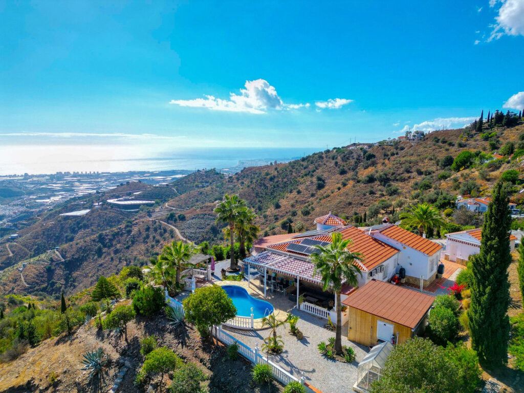 Detached Villa Arenas