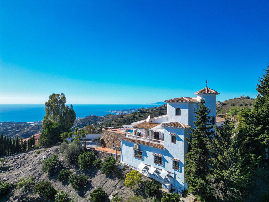 Detached Villa Sayalonga