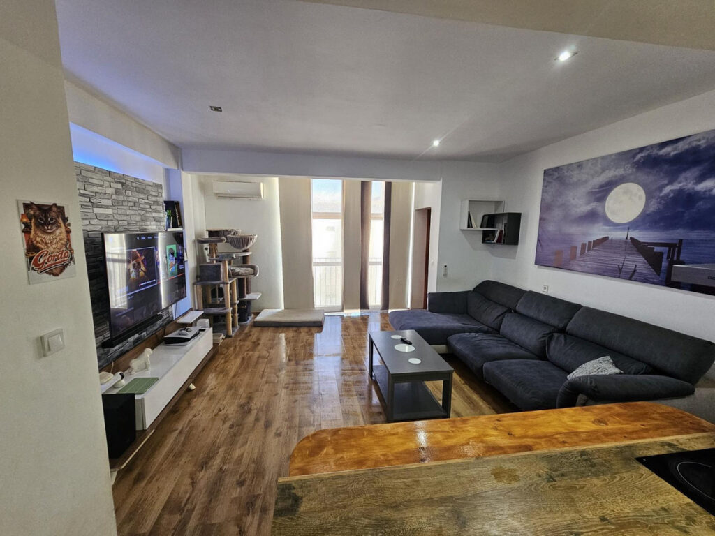 Middle Floor Apartment La Colina