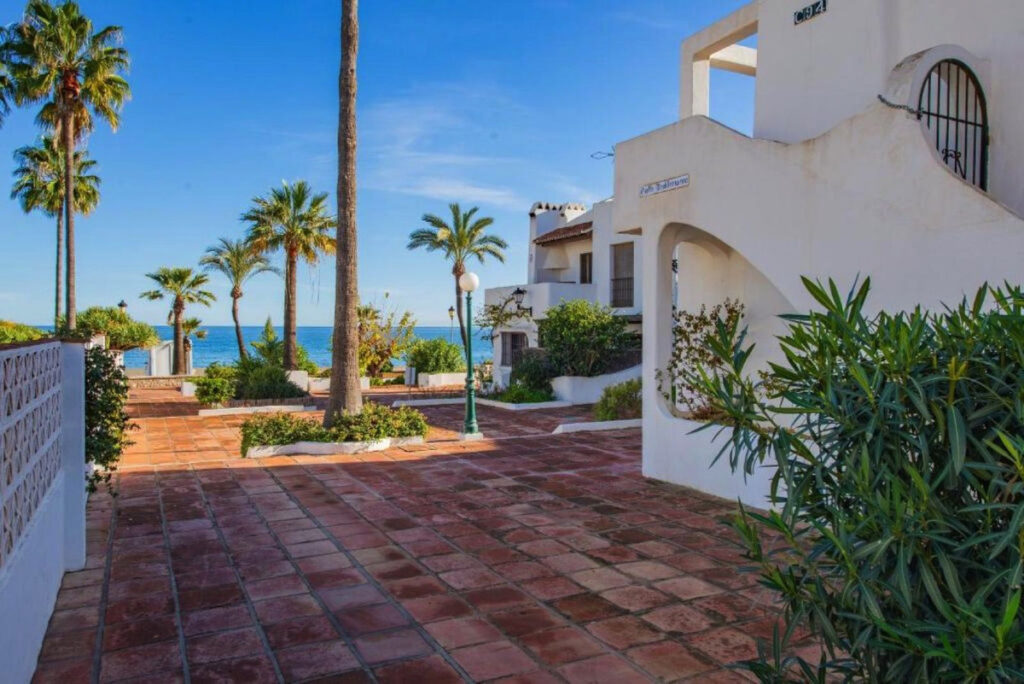 Semi-Detached House La Duquesa