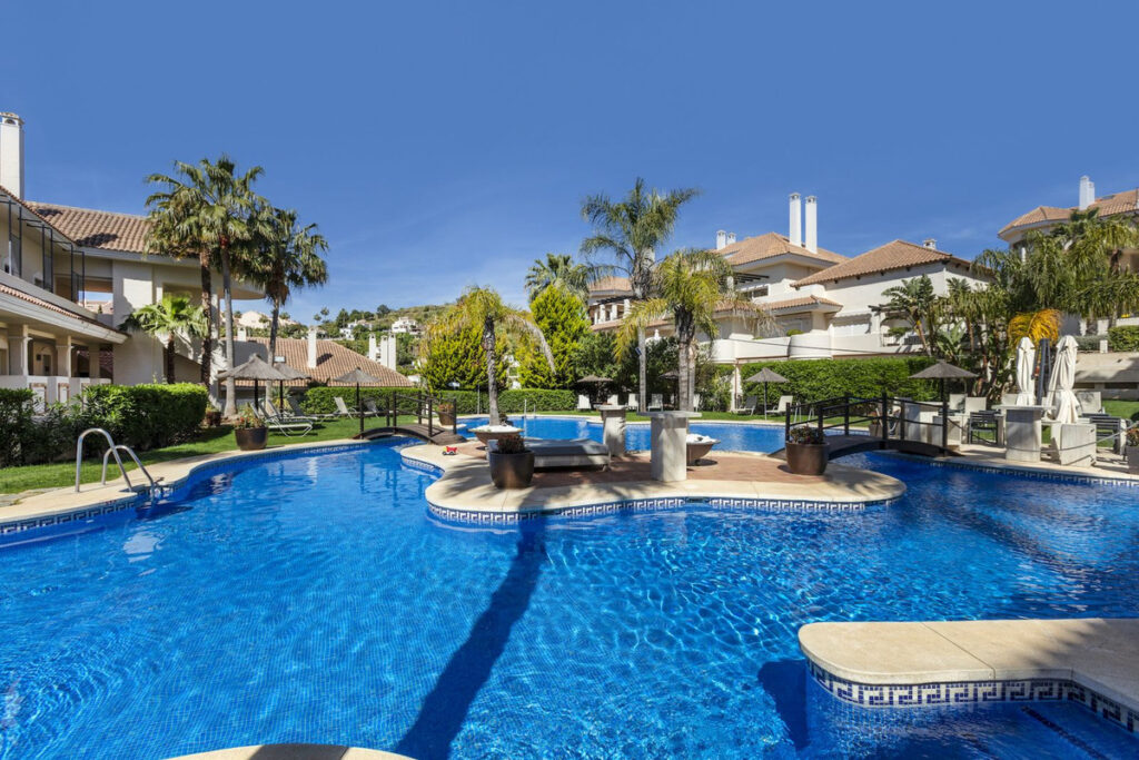 Middle Floor Apartment Nueva Andalucía