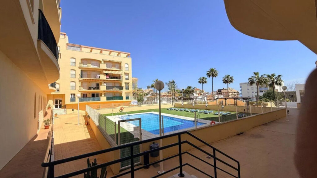 Middle Floor Apartment Casares