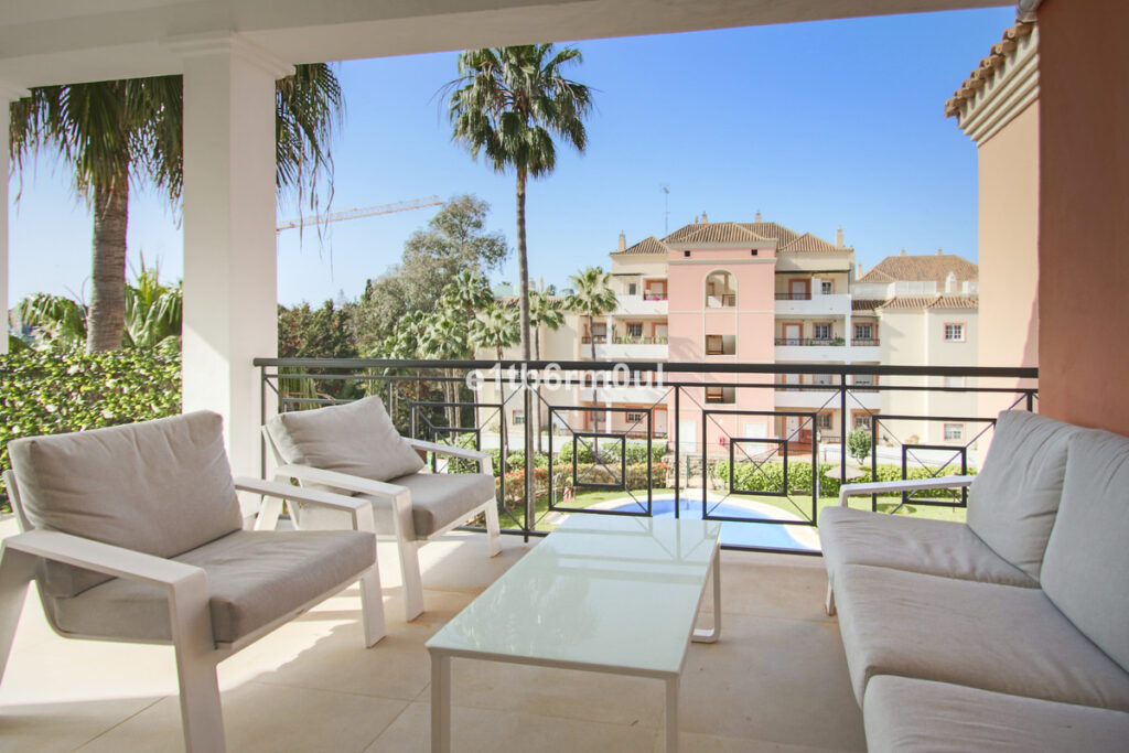 Middle Floor Apartment Nueva Andalucía