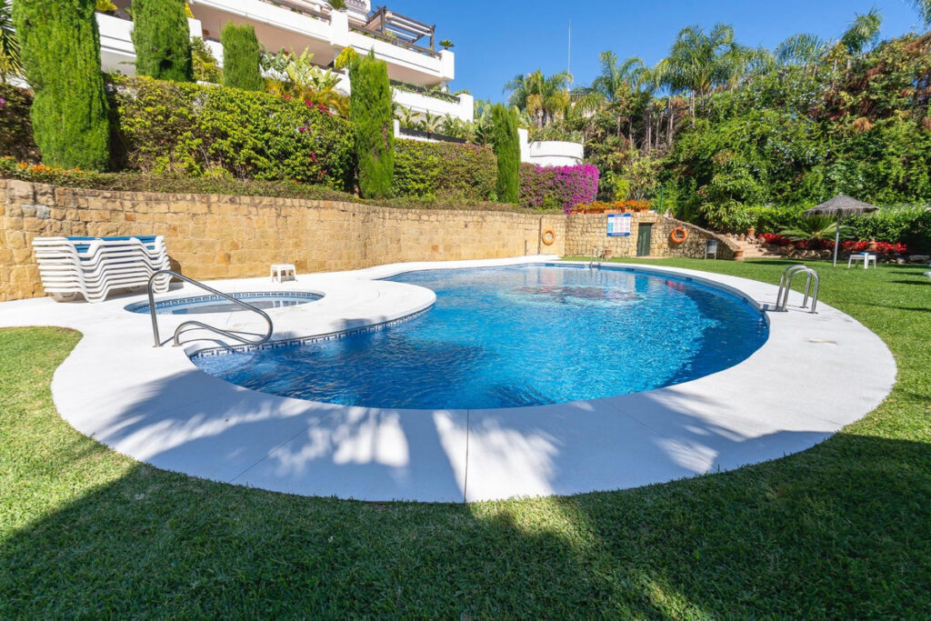 Middle Floor Apartment Nueva Andalucía