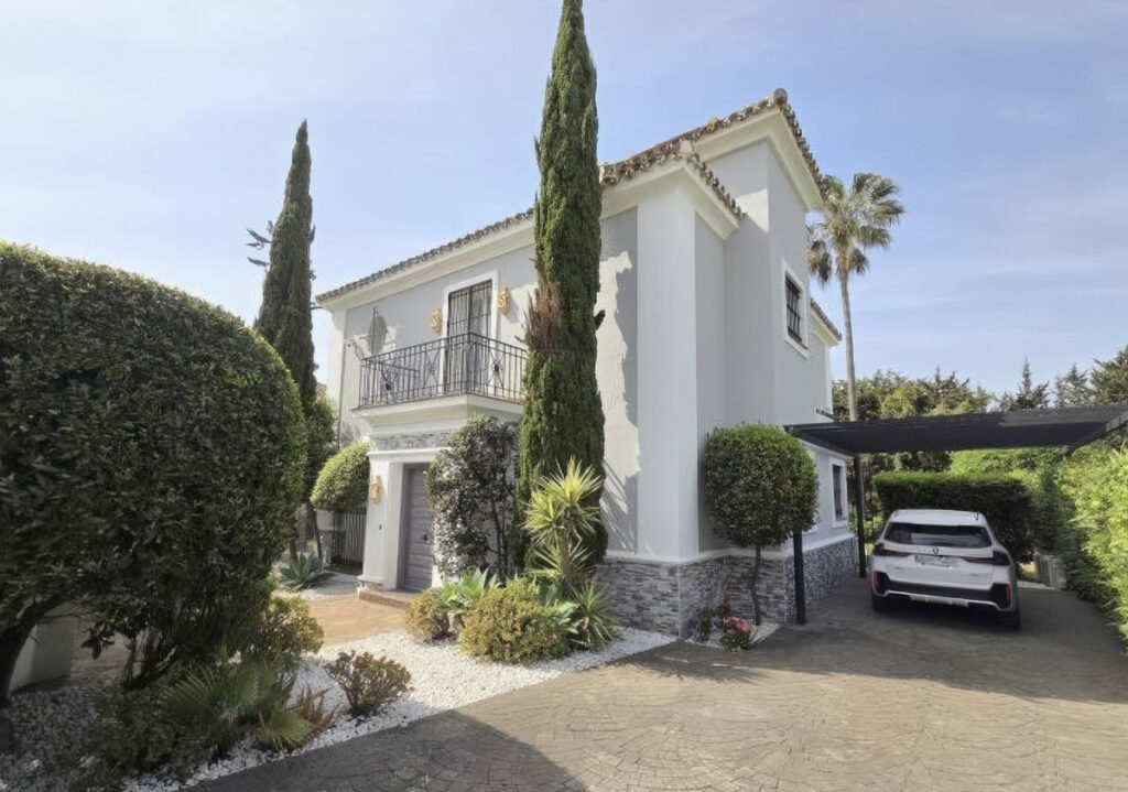 Detached Villa La Duquesa