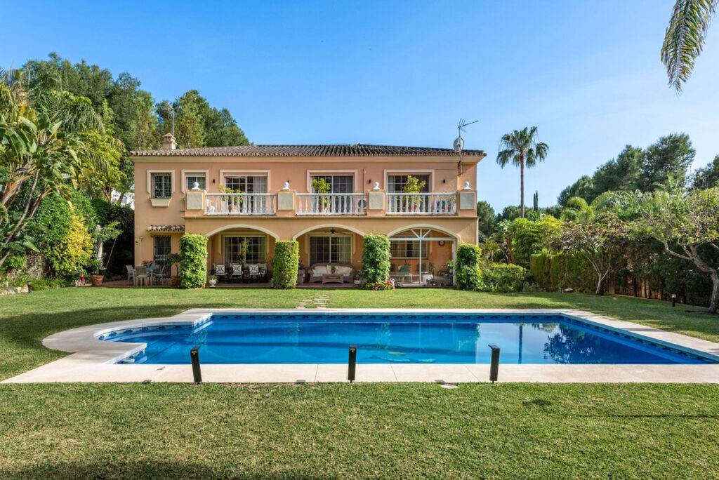 Detached Villa Nueva Andalucía