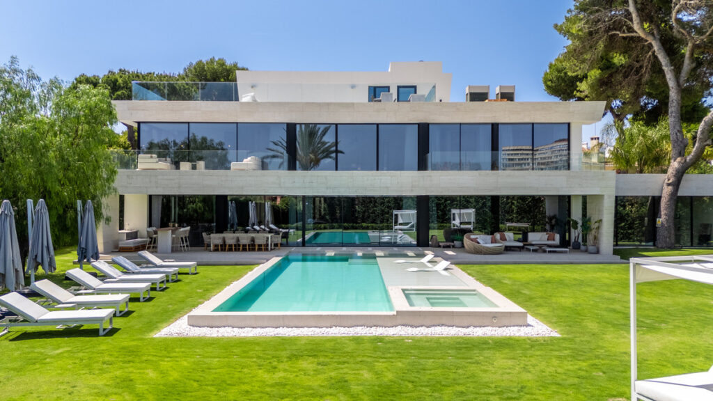 Detached Villa Los Monteros