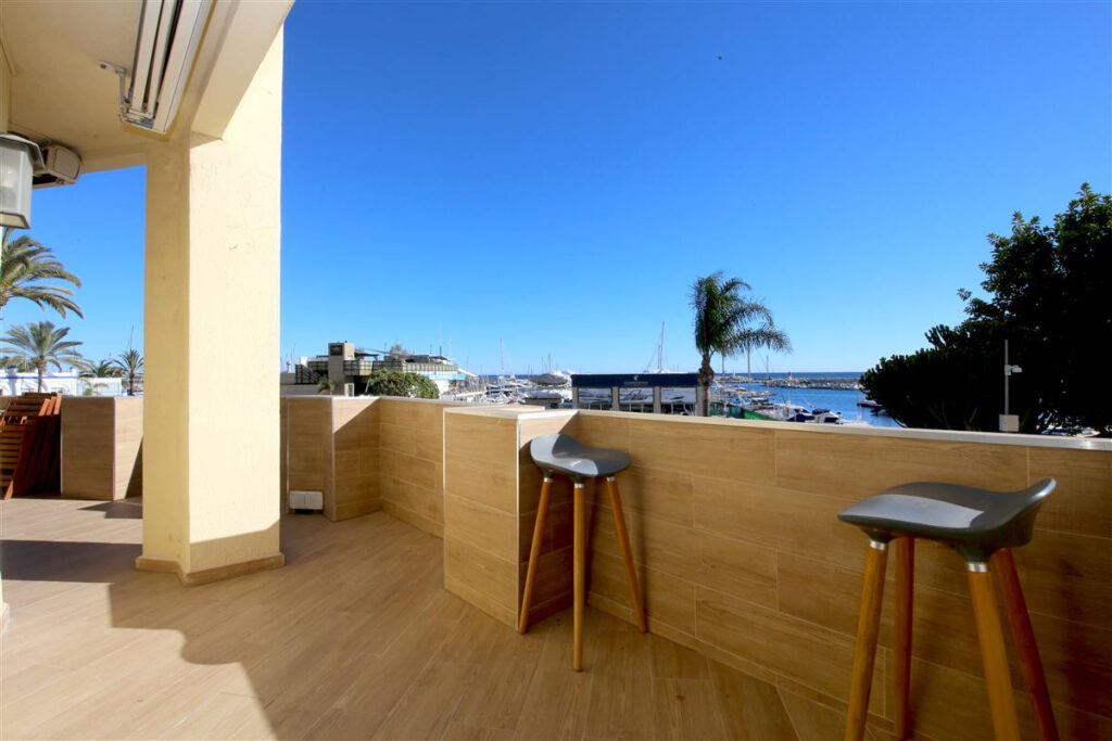 Middle Floor Apartment Estepona