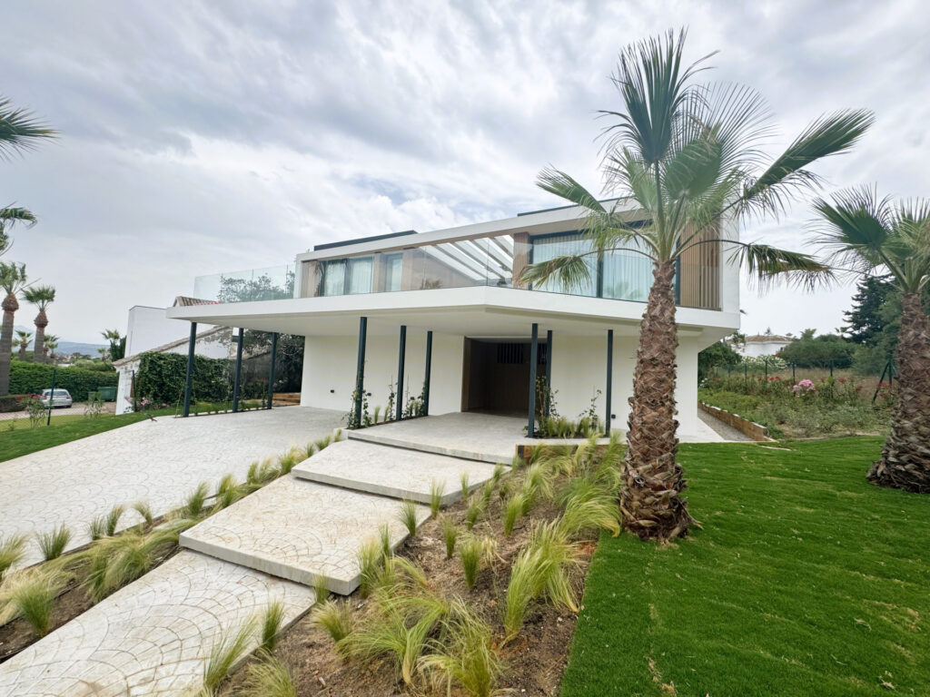Nice villa in Sotogrande costa, B zone In Zona B