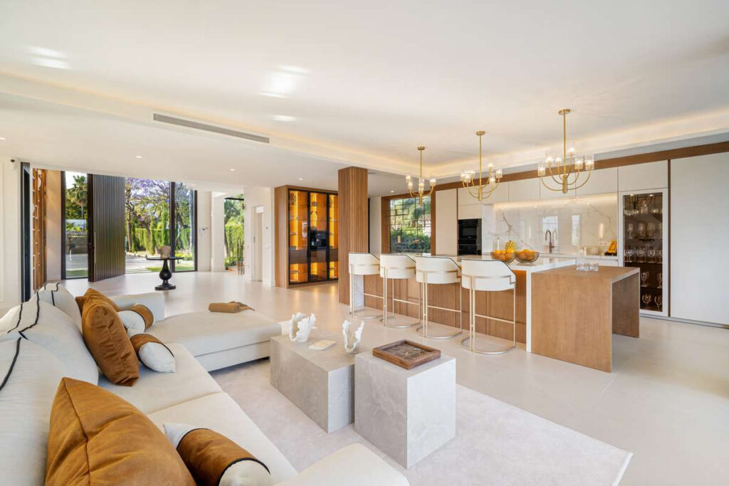 Sophisticated Contemporary Villa with Panoramic Views in Los Naranjos, Marbella In Marbella