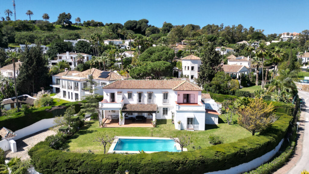 New to the market, Exclusivity:  Detached Villa for Sale in Nueva Andalucía, Marbella – Prime Location with Sea Views In Las Brisas