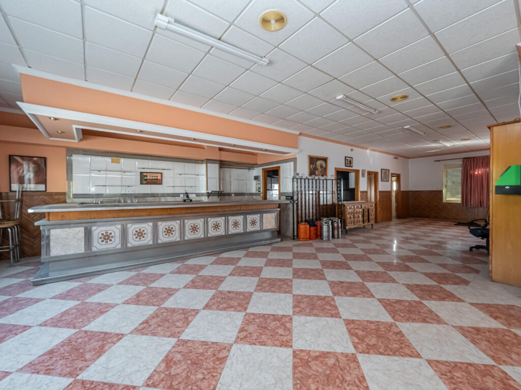 Commercial Premises in Alozaina, Málaga In Alozaina