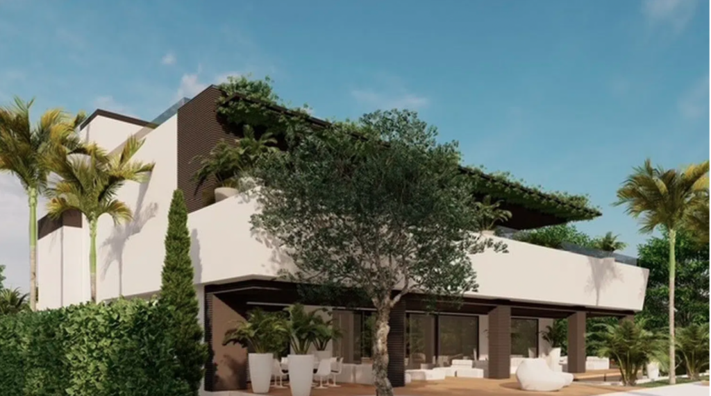 Beachfront plot with project and building license in East Marbella In El Rosario