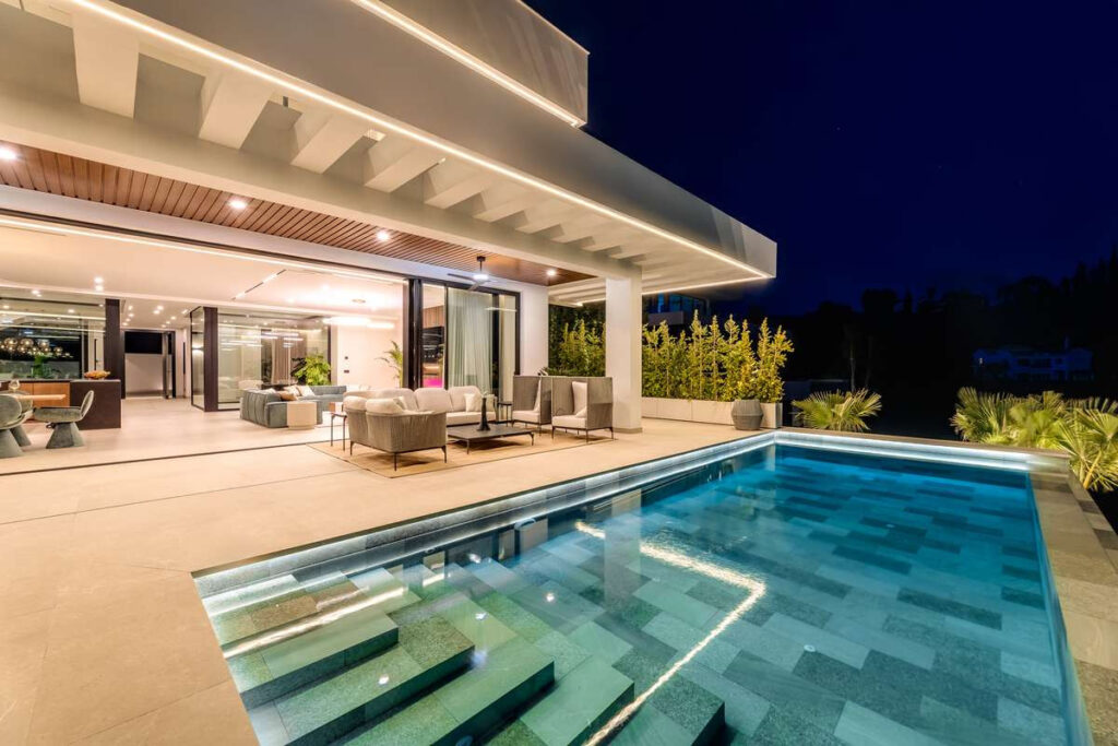 Contemporary Luxury Villas with Panoramic Sea Views in El Madroñal In Benahavis