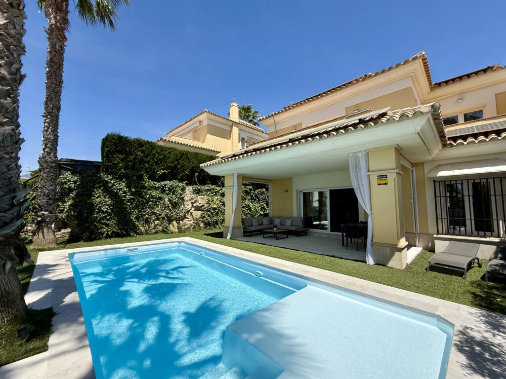 EXCLUSIVE TOWNHOUSE IN SANTA CLARA WITH OPEN VIEWS In Santa Clara