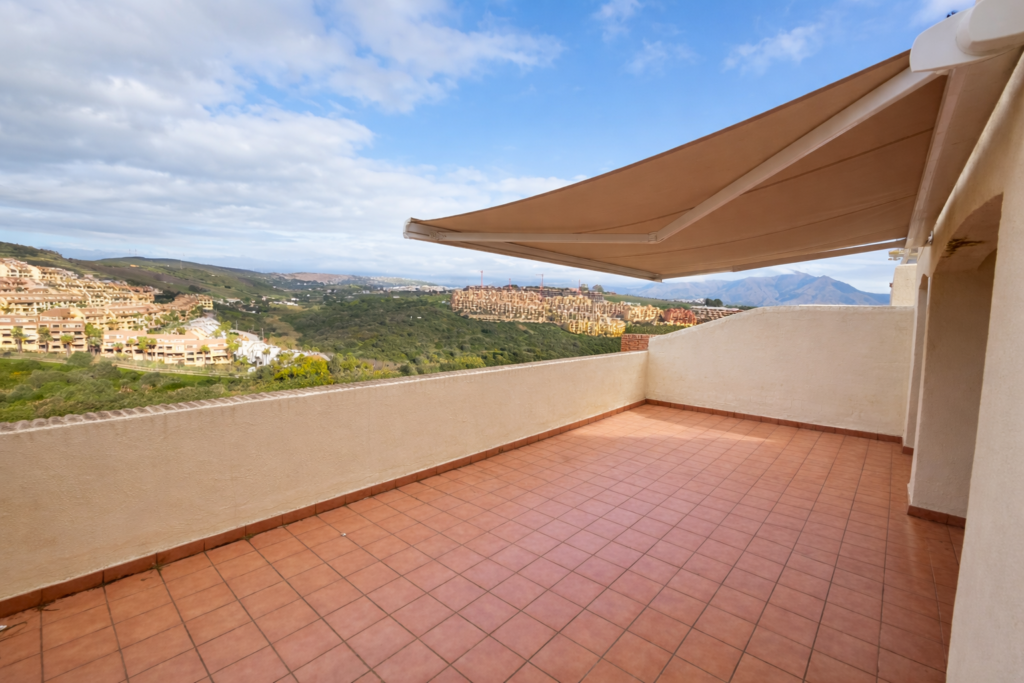Bright duplex with large terraces and panoramic views, La Duquesa In La Duquesa