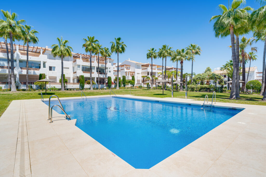 Elegant, three bedroom first floor apartment located in the gated community of Selwo Hills, Estepona In Selwo Hills