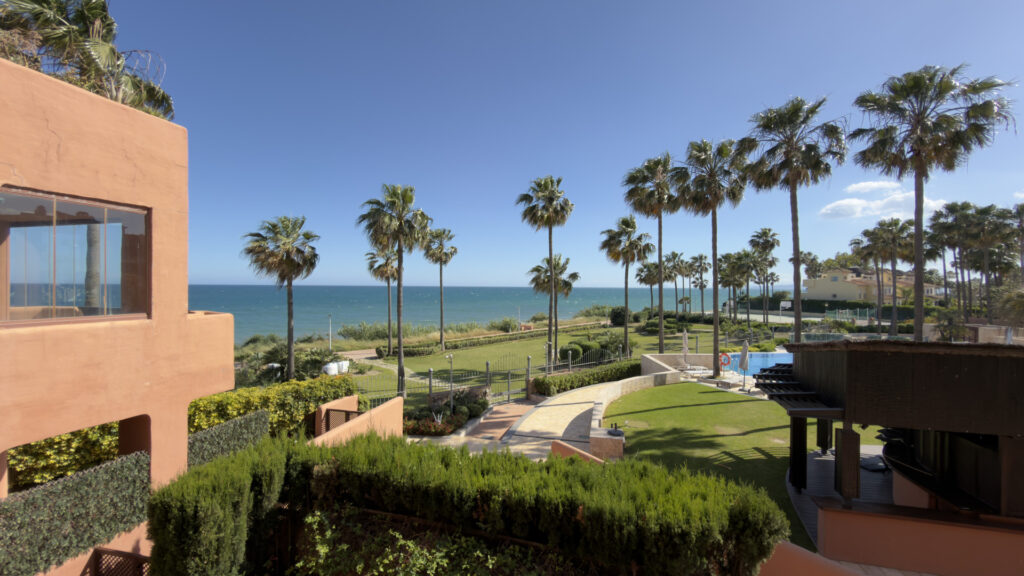 Elegant Beachfront Apartment with Panoramic Sea Views in Mar Azul, Estepona East In Mar Azul