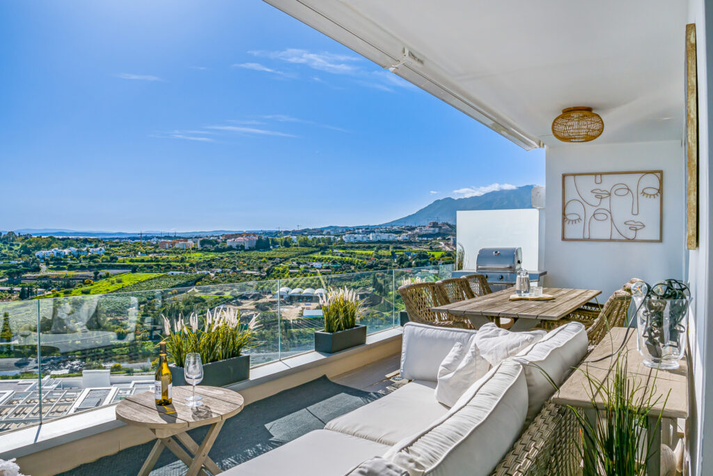Modern 3-Bed Apartment in Oceana Views, Cancelada In Cancelada