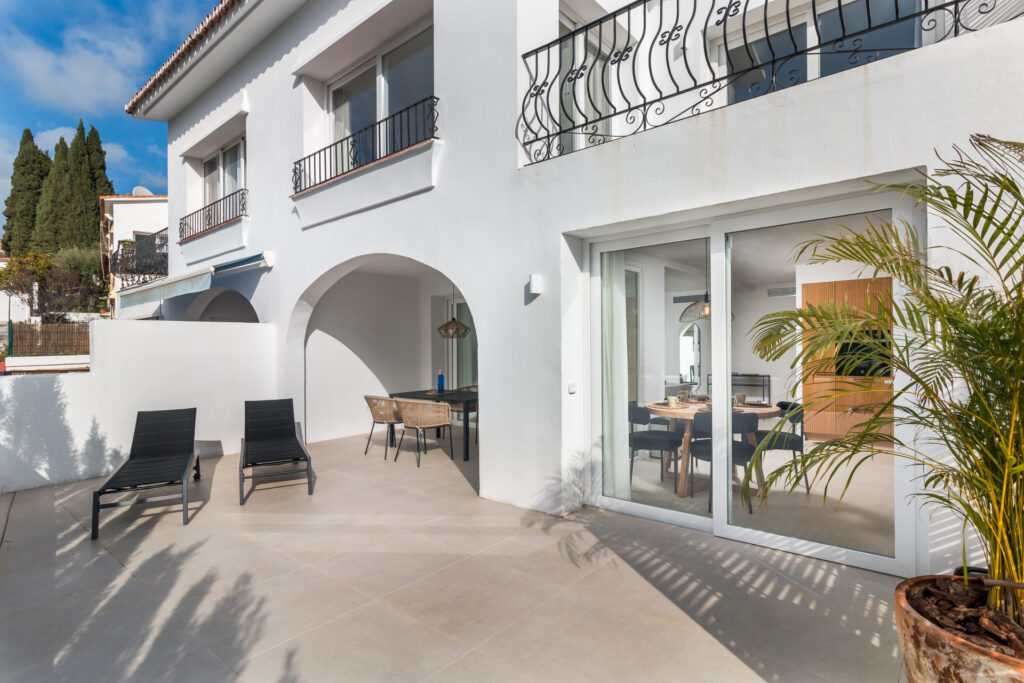Exquisite Semi Detached Villa with Panoramic Lake and Sea Views in Cerros del Lago, Istan In Cerros del Lago
