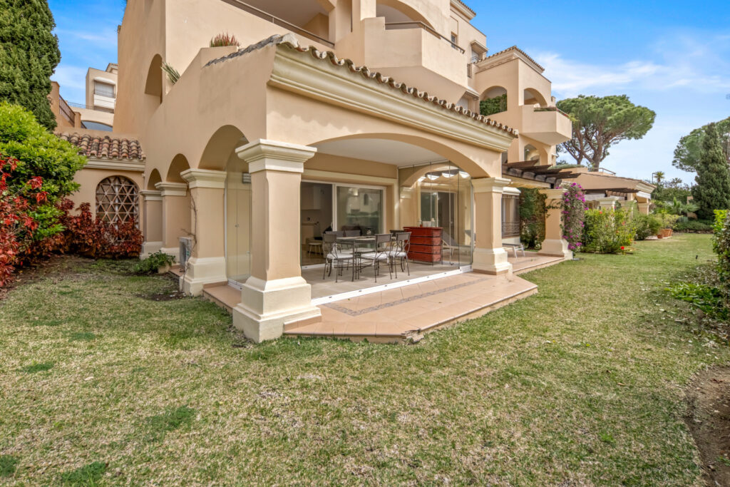 Elegant Ground Floor Apartment with Garden Access in Hacienda Elviria In Hacienda Elviria