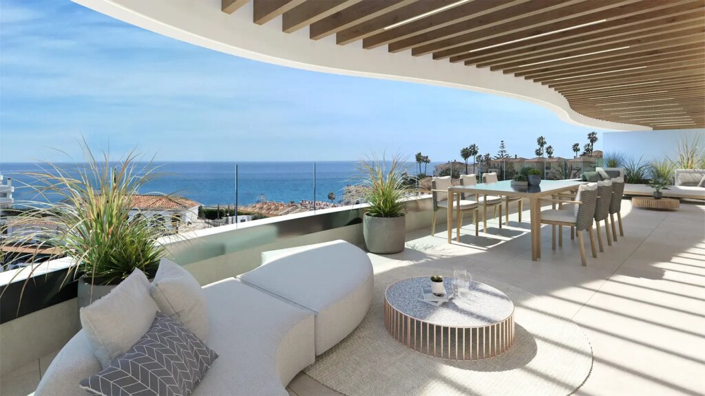 Homes with fascinating sea views In El Faro de Calaburras
