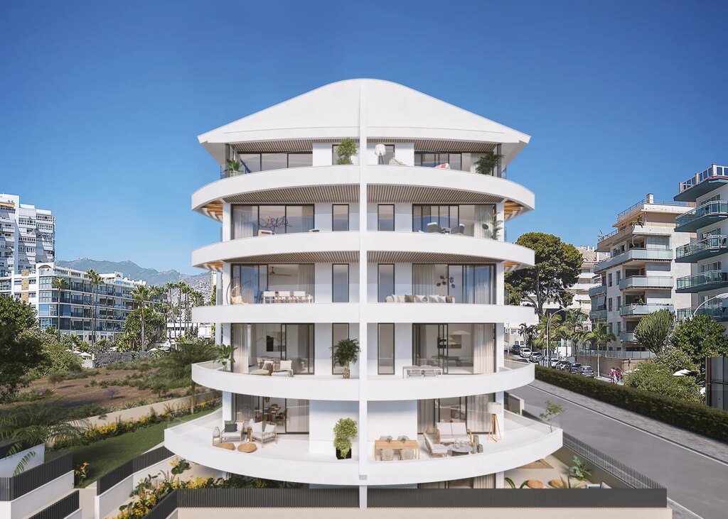Homes caressed by the Mediterranean breeze In Puerto Marina