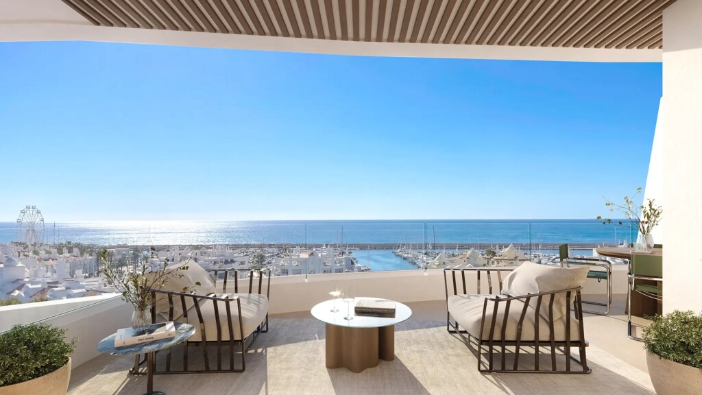 Homes caressed by the Mediterranean breeze In Puerto Marina